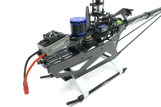 soXos Strike7.1 Heli Combo mit 1st Carbonrotorblättern in weiß